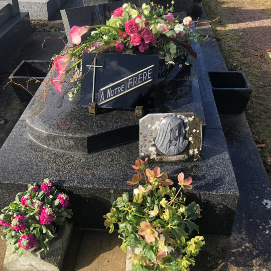 Entretien de tombes / B