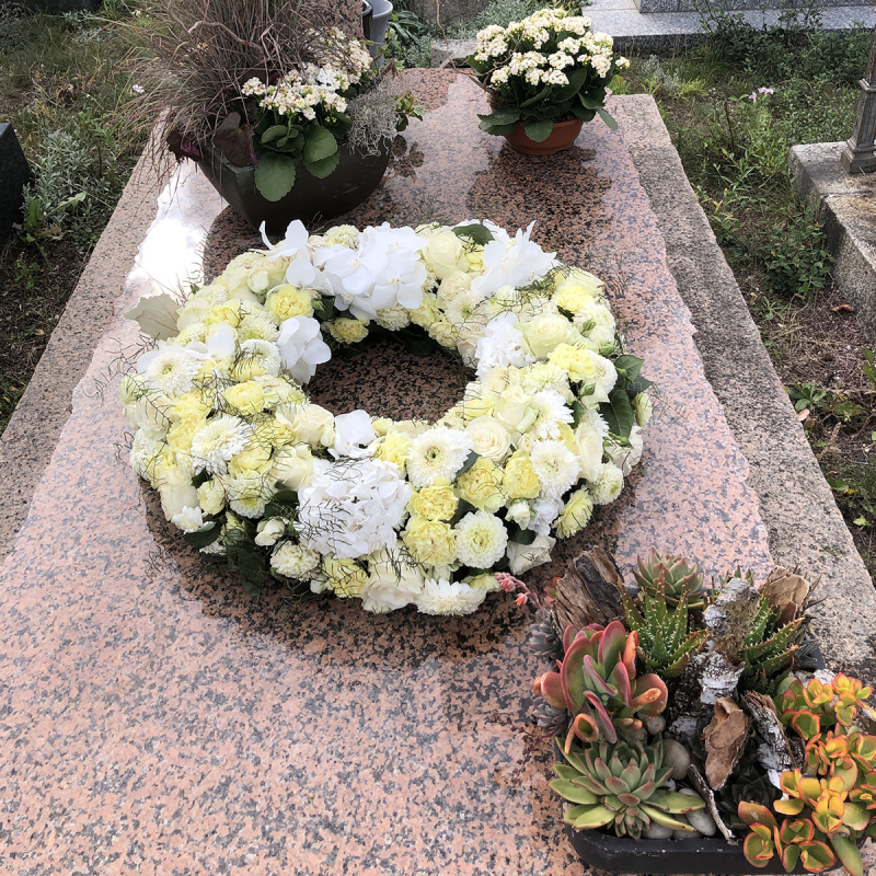 Entretien de tombes / C